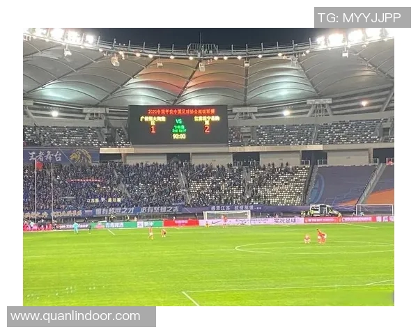 威科姆与女王巡游的激烈对决揭示足球魅力与团队精神的完美结合